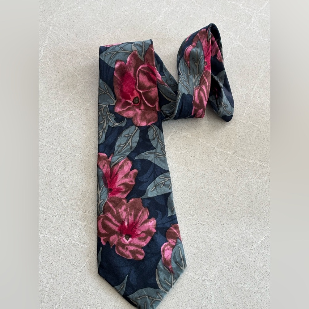 The Custom Shop Floral Patterned Silk Vintage Tie in Red and Blue